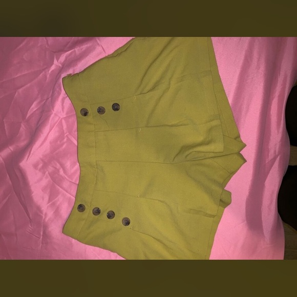 clothes - Picture 4 of 8